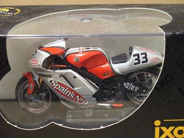 Afbeelding van Marco Melandri Yamaha YZR-M1 2003 1:24 IXO