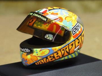 Afbeelding van Valentino Rossi  AGV helm 2003 Valencia 1:8 397030086