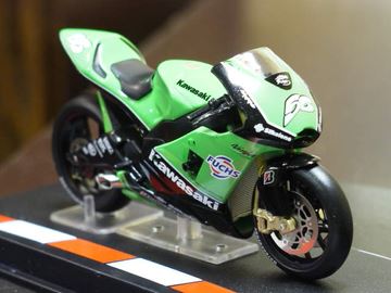 Afbeelding van Shinya Nakano Kawasaki ZXR-R 2004 1:24