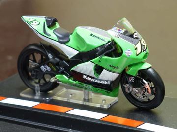 Afbeelding van Oliver Jacque Kawasaki ZXR-R 2005 1:24