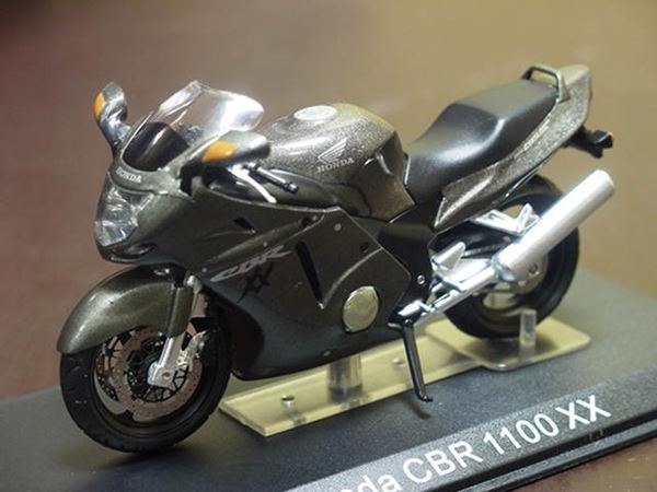 Honda CBR1100XX Blackbird 1:24