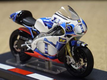 Afbeelding van Alex De Angelis Aprilia RSW250 2005 1:24