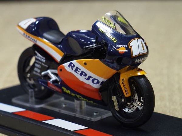 Picture of Fonsi Nieto Aprilia RSV250 2004 1:24