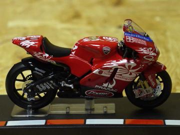 Afbeelding van Roberto Rolfo Ducati Desmosedici 2005 1:24