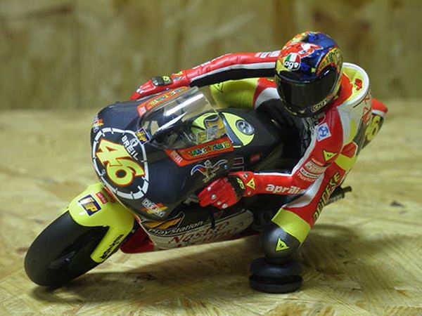 Valentino Rossi figuur riding 1997 1:12