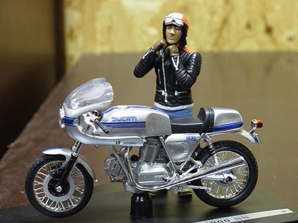 ドゥカティ ９００ＳＳ 1/18 JOE BAR TEAM\nDUCATI | hartwellspremium.com