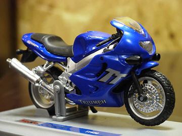 Afbeelding van Triumph TT600 bl. 1:18