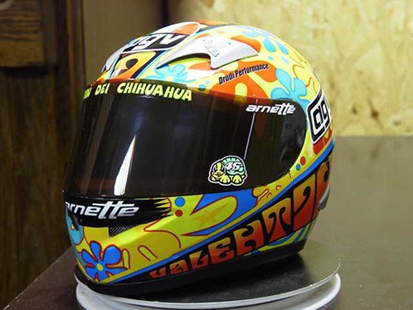 Picture of Valentino Rossi  AGV helm 2003 Valencia 1:2 327030086