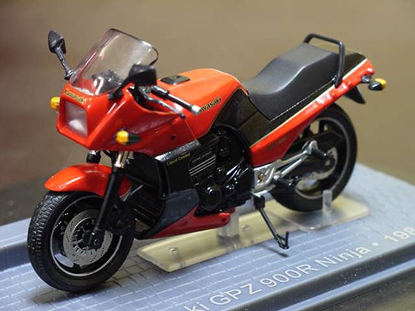 Picture of Kawasaki GPZ900R 1:24