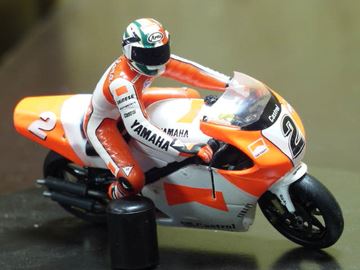 Afbeelding van Luca Cadalora Yamaha YZR500 1995 1:24 XM017