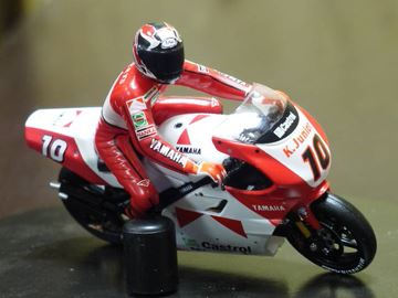Afbeelding van Kenny Roberts jr. Yamaha YZR500 1996 1:24 XM028