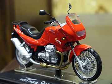 Afbeelding van Moto Guzzi Quota 1:24