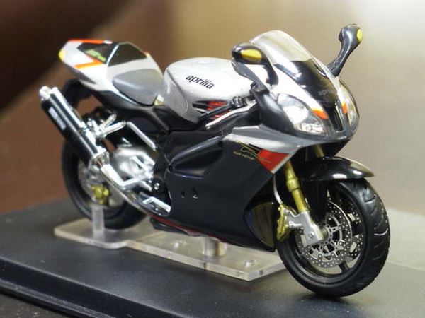 Picture of Aprilia RSV1000R 1:24