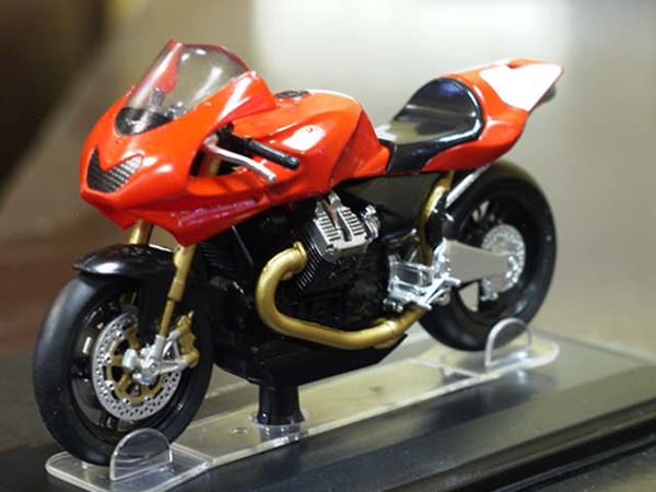Picture of Moto Guzzi MGS-01 Corsa 1:24