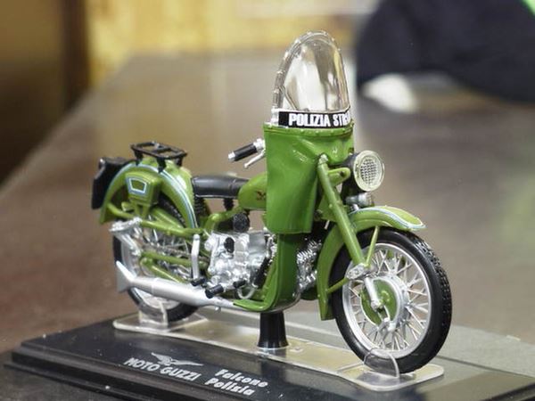 Picture of Moto Guzzi Falcone polizia 1:24