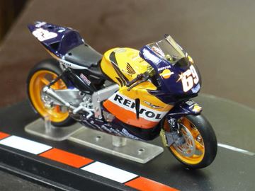 Afbeelding van Nicky Hayden Honda RC211V 2004 1:24