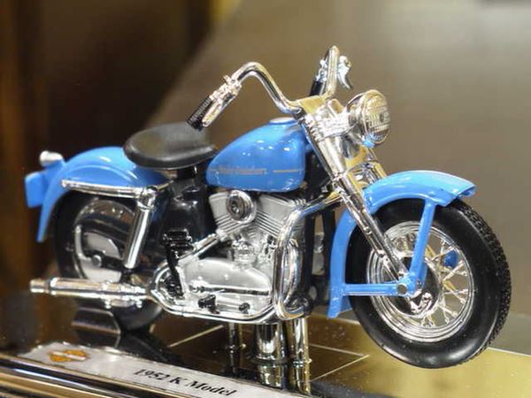 Picture of Harley Davidson K model 1952 1:18 (27)