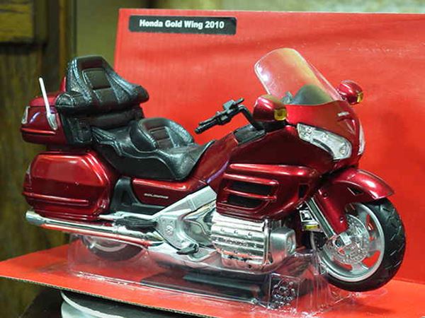 NewRay 57253 Honda Goldwing 2010 Assorted Color Motorbike 