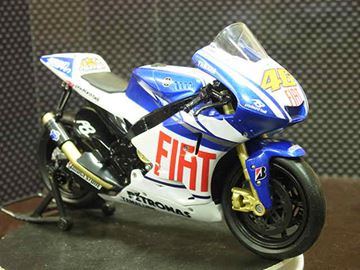 Afbeelding van Valentino Rossi Yamaha YZR-M1 2010 1:12 43813