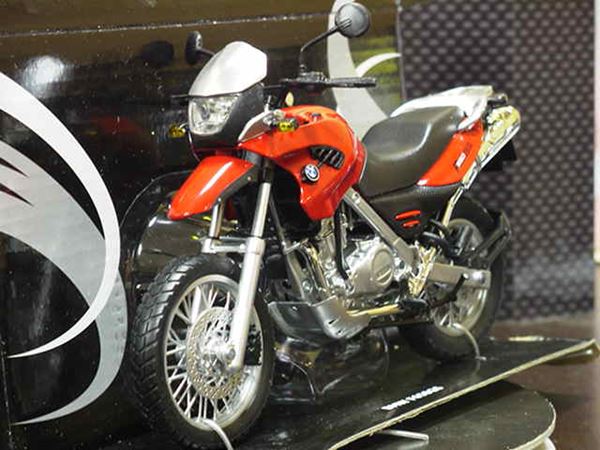 Picture of BMW F650GS 1:12 red 600401