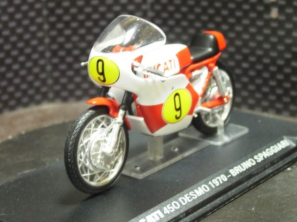 Picture of Bruno Spaggiari Ducati Desmo 450 1970 1:24