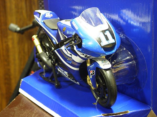 Picture of Ben Spies Yamaha YZR- M1 2011 1:12 57423