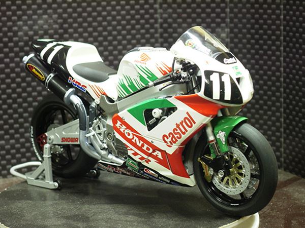 ミニチャンプス 1/12 HONDA VTR1000 ヴァレンティノ ロッシ Rossi Edwards Honda VTR1000 2000 1:12