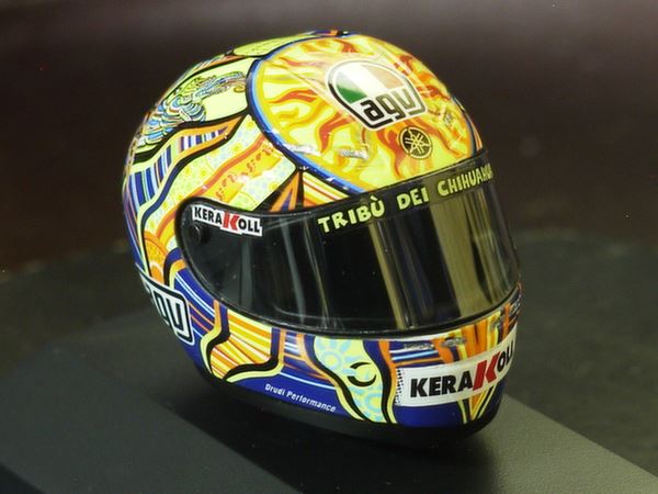 Picture of Valentino Rossi  AGV helm 2008 1:8 398080046