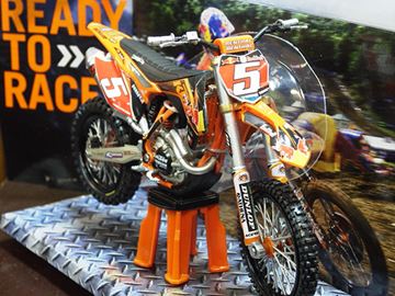 Afbeelding van Ryan Dungey #5 KTM 450 SX-F 2012 Red Bull team 1:12 6036