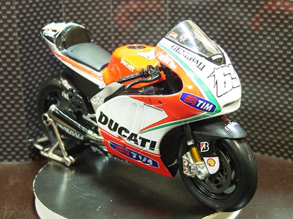 Picture of Nicky Hayden Ducati Desmosedici 2012 1:10 31401