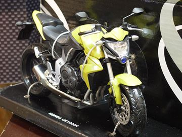 Afbeelding van Honda CB1000R 1:12 dragon green 601105