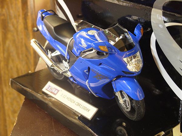 Picture of Honda CBR1100XX  Blackbird blue 1:12 600104