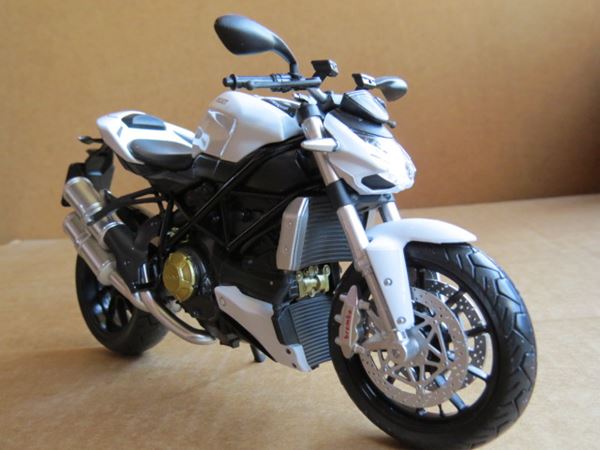 Picture of Ducati Streetfighter 1098 wht 1:12