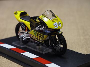 Afbeelding van Andrea Dovizioso Honda RS125 2004 1:24