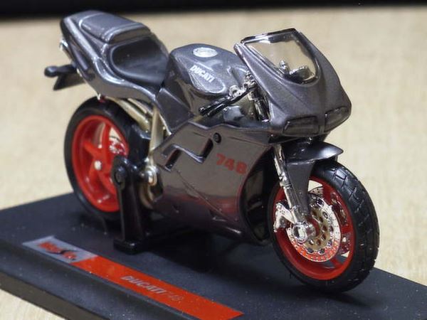 Picture of Ducati 748 grey 1:18 Maisto