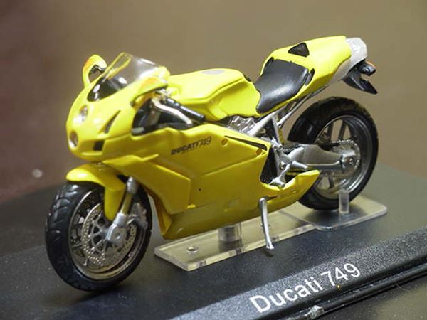 Picture of Ducati 749 1:24