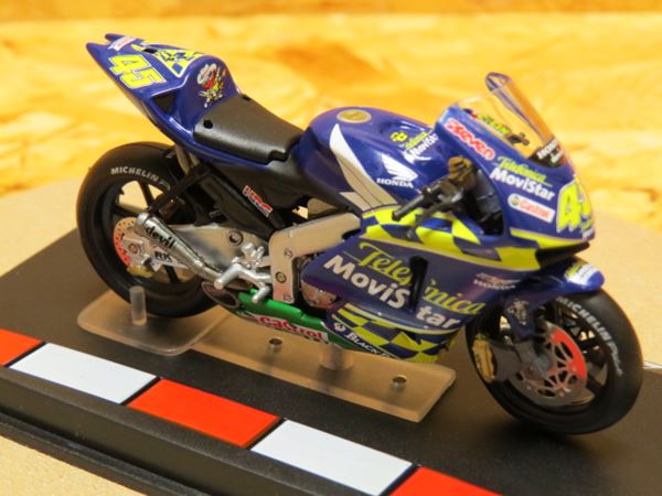 Picture of Colin Edwards Honda RC211V 2004 1:24