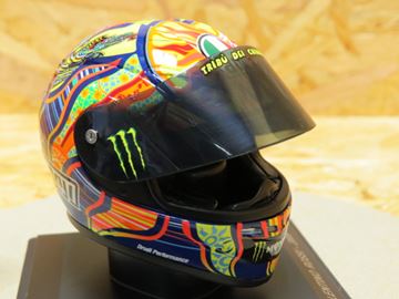 Afbeelding van Valentino Rossi AGV helmet 2009 1:5