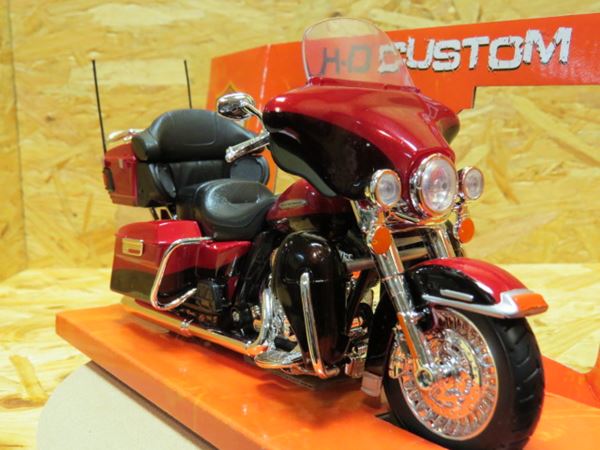 Picture of Harley Davidson FLHTK electra glide 1:12 32323