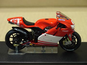 Afbeelding van Loris Capirossi Ducati Desmosedici 2003 1:24