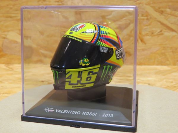 Picture of Valentino Rossi  AGV  helmet 2013 1:5