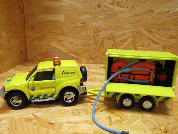Picture of Rijkswaterstaat  auto + oliebestrijdingswagen
