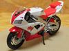 Picture of Yamaha YZF R-1 wit/rood 1:18