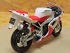 Picture of Yamaha YZF R-1 wit/rood 1:18