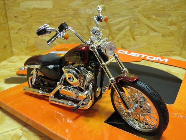 Picture of Harley Davidson XL1200V Seventy Two 2012 1:12 32324