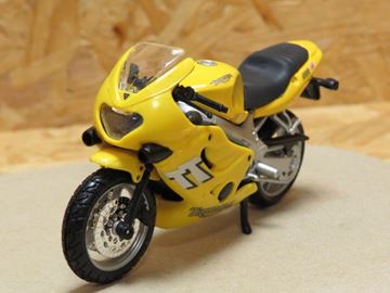 Afbeelding van Triumph TT600 gl. Bburago 1:18