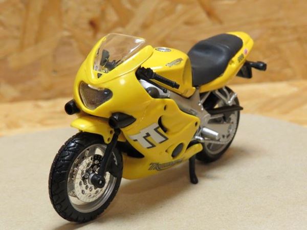 Picture of Triumph TT600 gl. Bburago 1:18