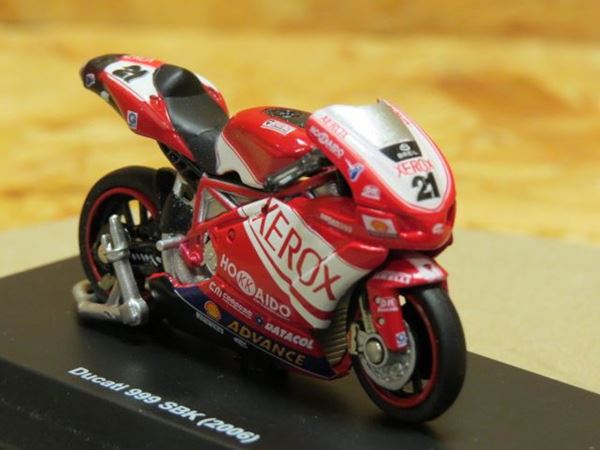 Picture of Ducati Superbike 999 Troy Bayliss #21 2006 1:32