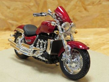 Afbeelding van Triumph Rocket III rood 1:18 burago