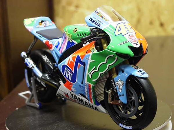 Picture of Valentino Rossi Yamaha Assen YZR M1 2007 1:12 122073096